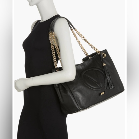 VALENTINO BNWT BLACK LEATHER QUILTED STYLE BAG W/CLASSIC “V” EMBOSSED ON FRONT - Picture 3 of 6